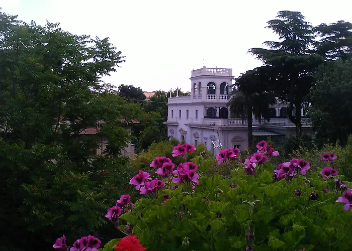 Prati Aparthotel 3*